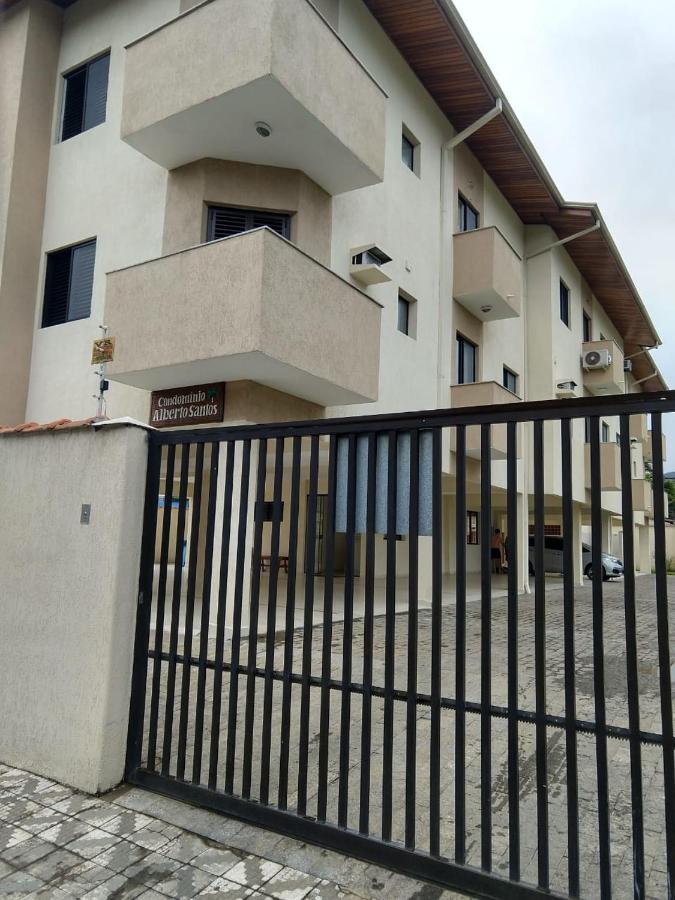 Apartamento Ubatuba, Itagua, Bem Localizado, Duas Vagas De Garagem Exteriér fotografie